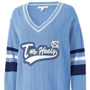 WEAR by Erin Andrews University V-Neck Sweater Medium, U. OF NORTH CAROLINA-UNC